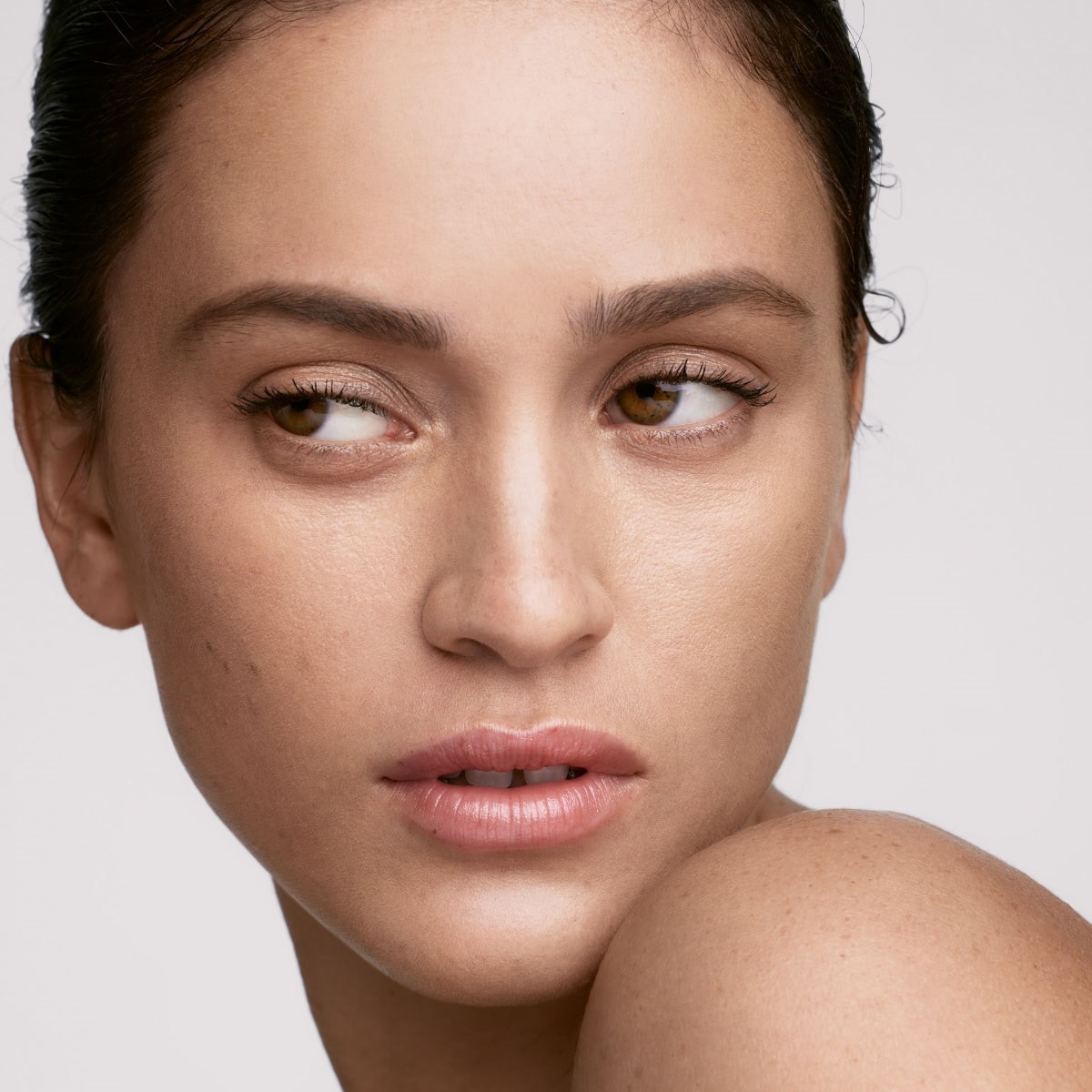 SOFT'LIT NATURALLY LUMINOUS LONGWEAR FOUNDATION (BASE DE MAQUILLAJE PARA ROSTRO)